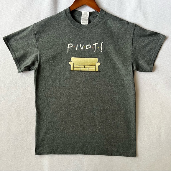 Friends PIVOT! Unisex Gray Graphic short Sleeve T-Shirt - Size Medium - Picture 2 of 6